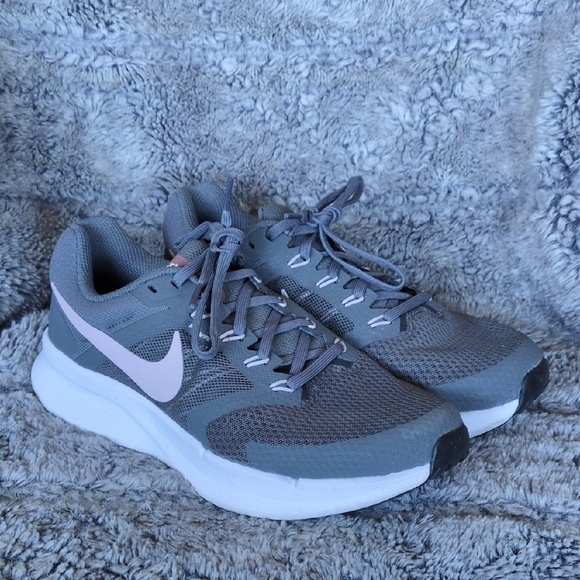 Nike Shoes - Nike Women's Run Swift 3 running shoes Sz 8​